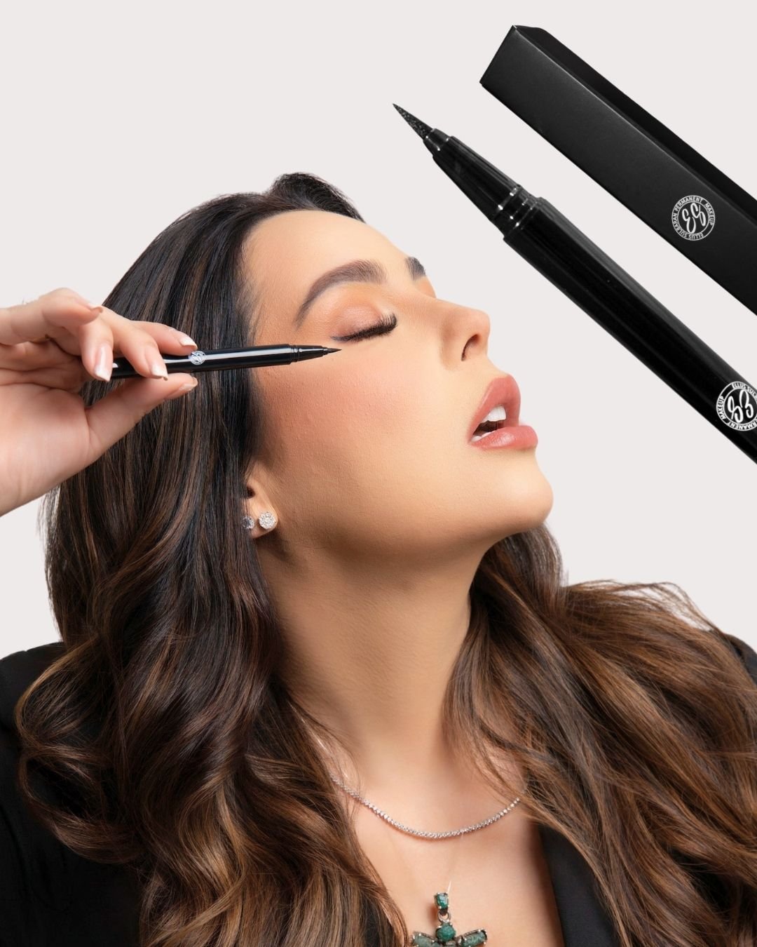 DELINEADOR LÍQUIDO (EYELINER) - Imagen 2